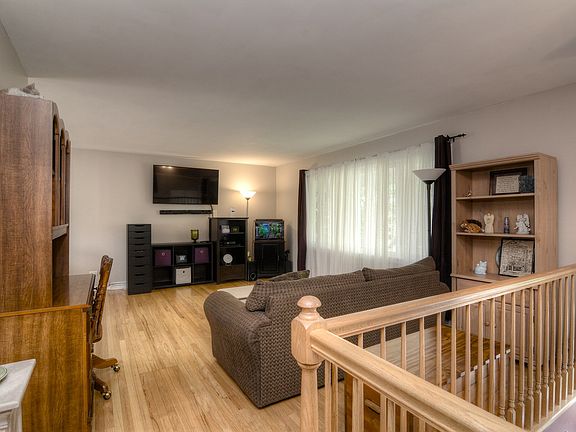 5th image of 1103 E Sayles Dr