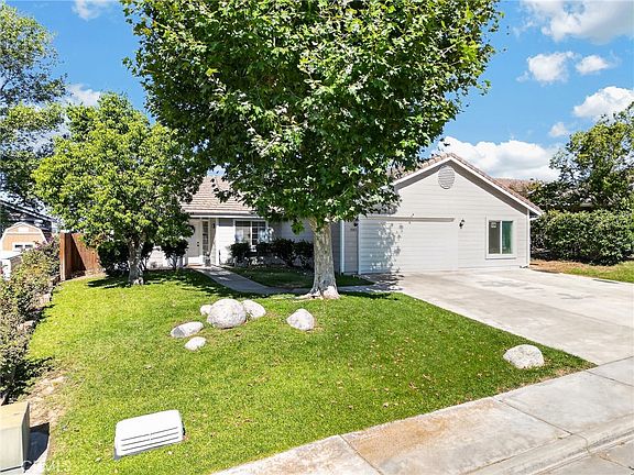 2nd image of 1043 Juniper Pl