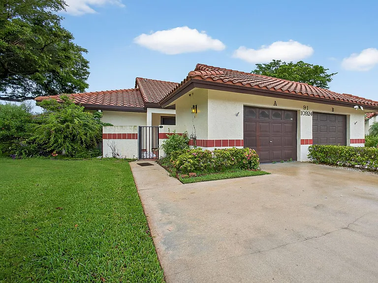 10924 Roebelini Palm Ct #A — Photo 17