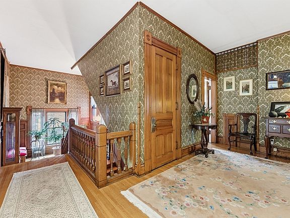 21st image of 1176 Worthington St