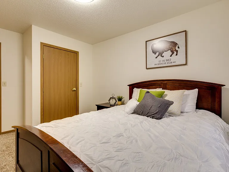 Dakota E & W Apartments — Photo 32