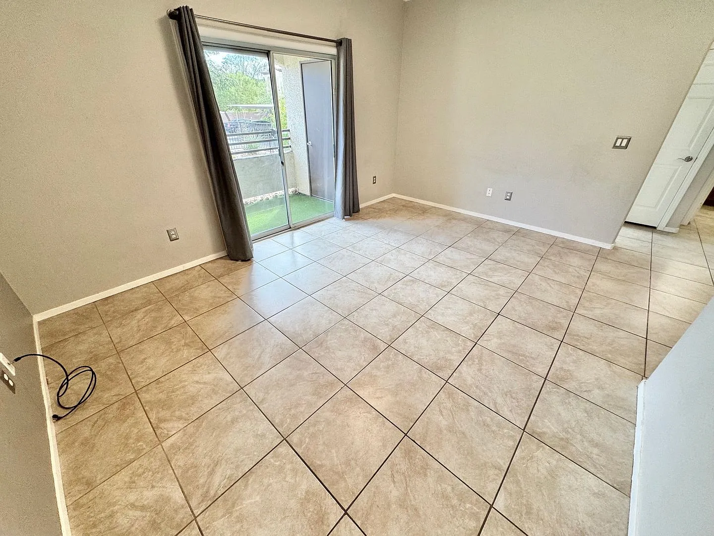 First-Floor Spacious 2 Bedroom Corner Condo In Seven Hills! — Photo 4