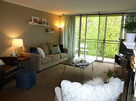 5th image of 5800 Oakwood Dr Unit 5E
