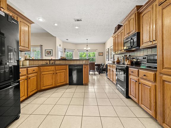 5th image of 559 Delia Dr