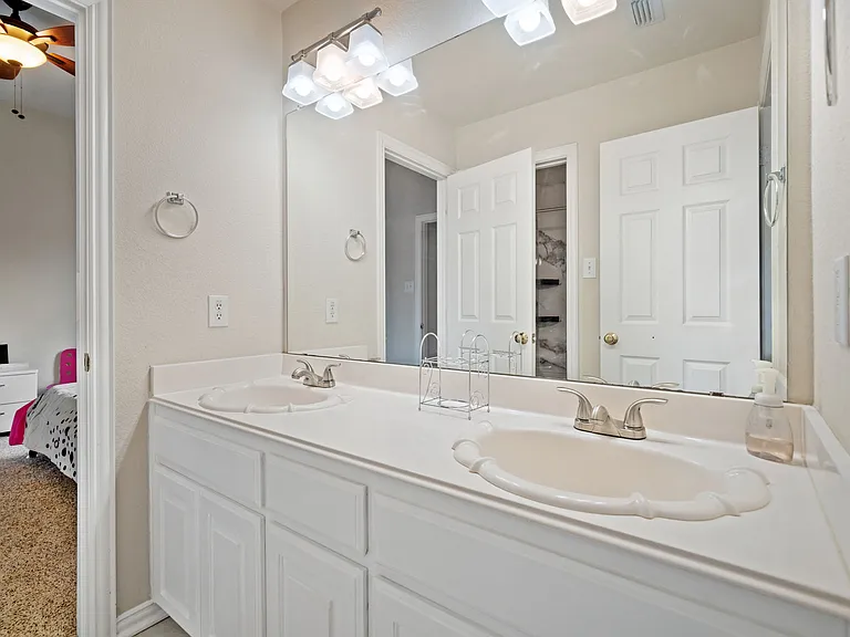 1571 Coastal Dr — Photo 4