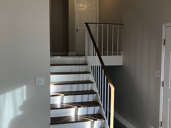 5th image of 671 Circle Dr