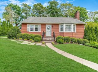 31 Fountain Rd, Rocky Point, NY 11778