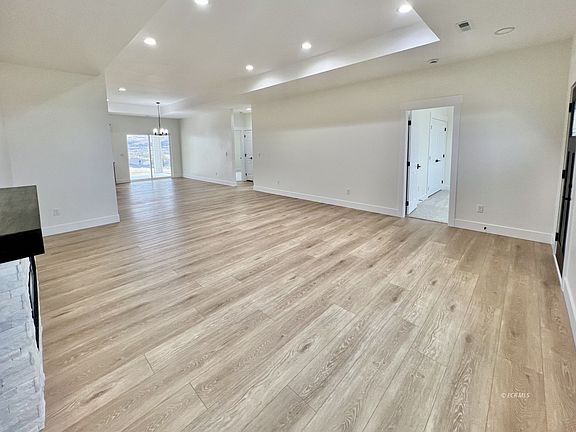 4th image of 4451 York Blvd