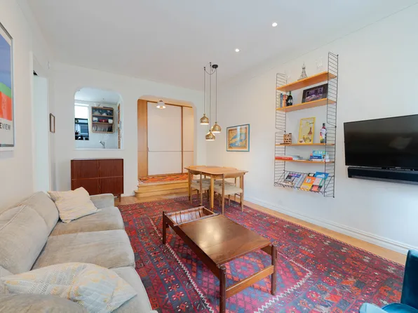 210 West 19th Street image 12 of 12