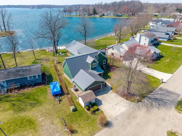 1064 Bayview Dr, Coldwater, MI 49036