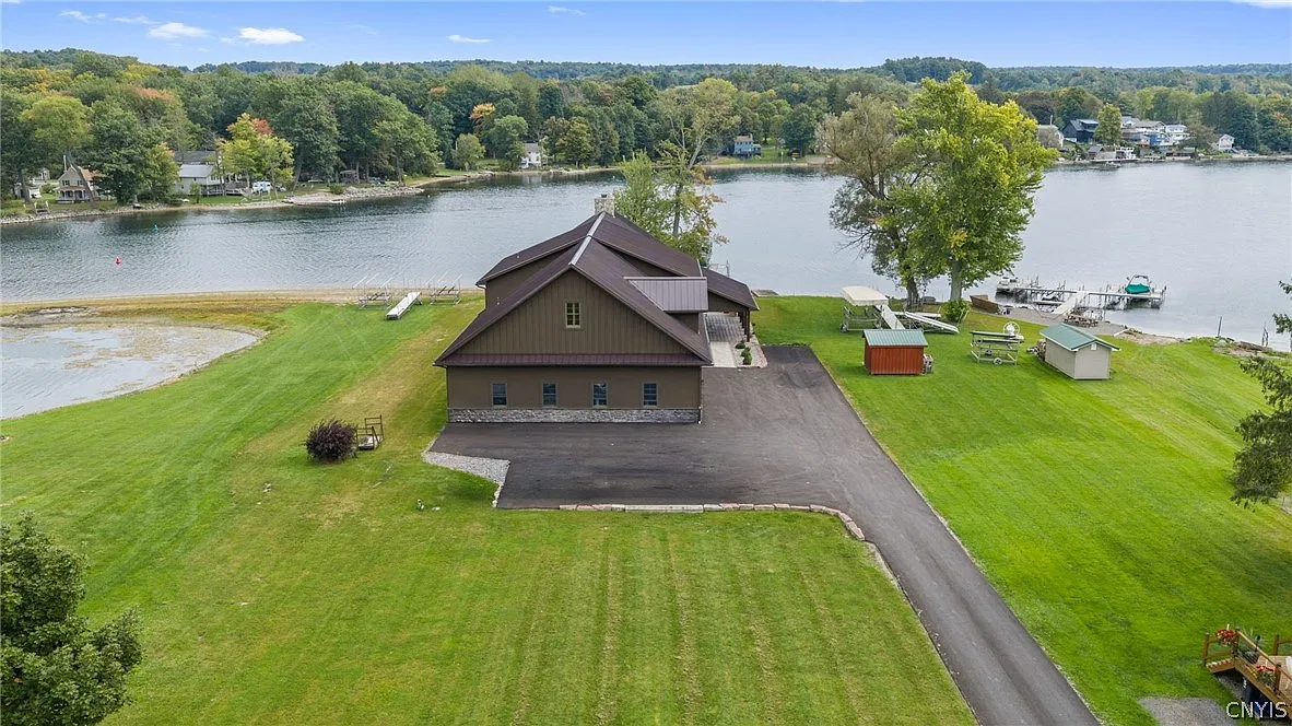 4 bed, 4.0 bath, 5500 sqft, $6,500 — Photo 1