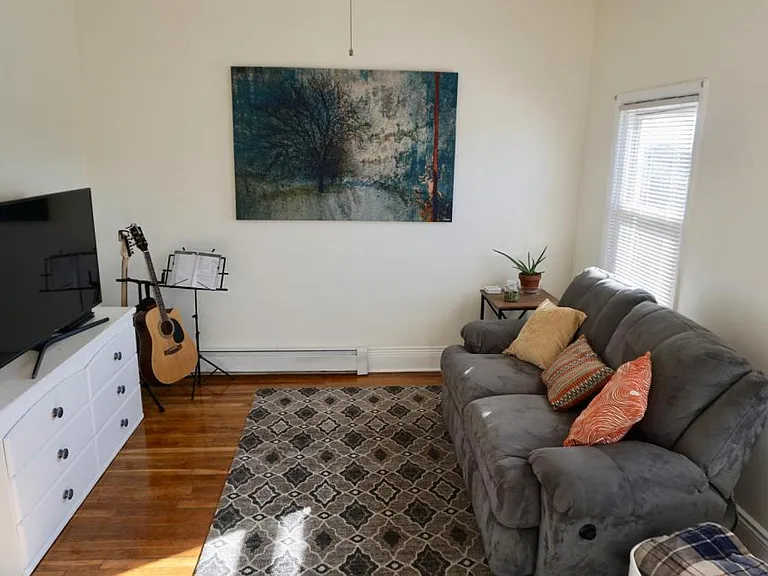 609 Adams St — Photo 6