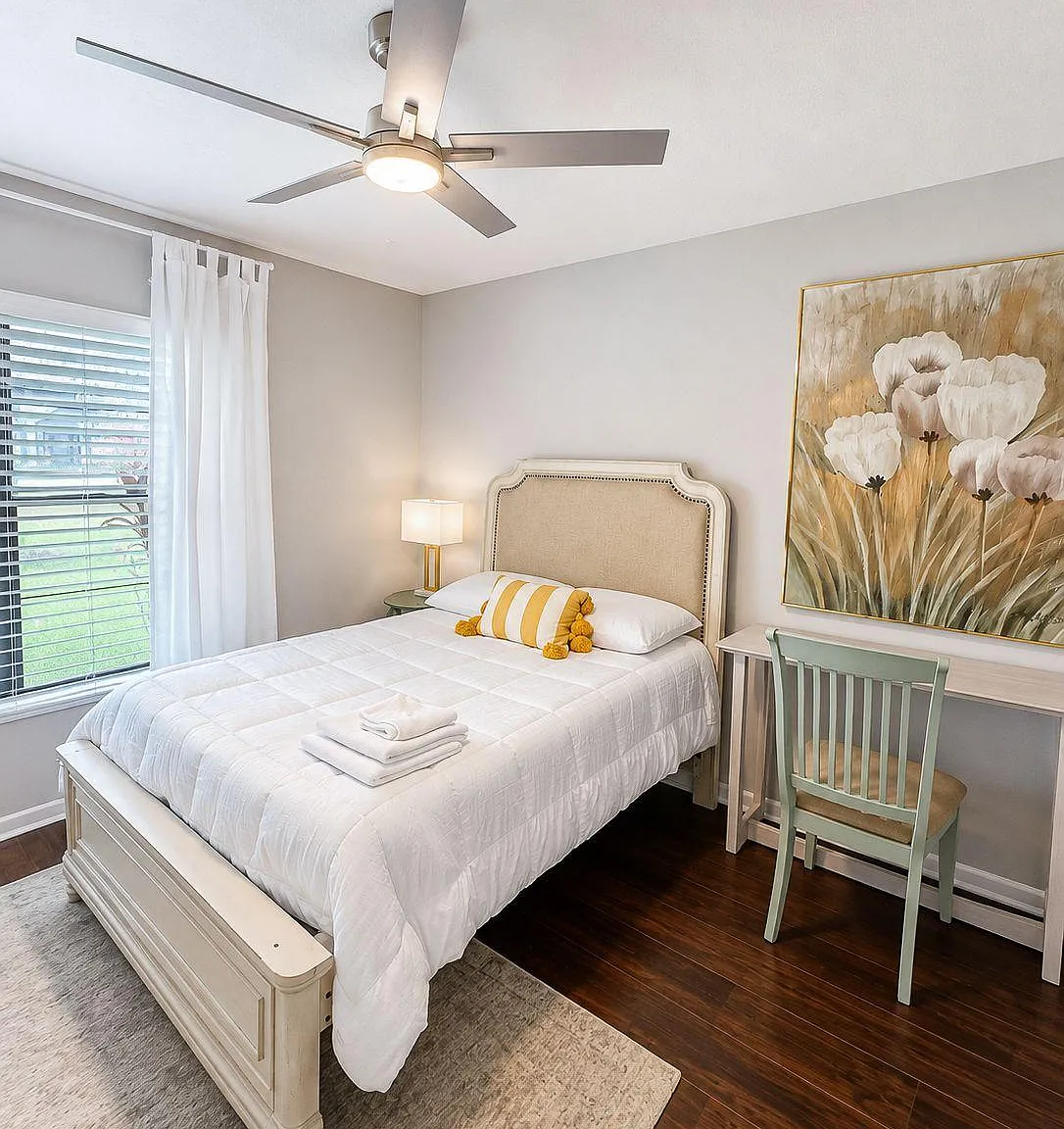 4 bed, 2.0 bath, 2350 sqft, $1,048 — Photo 2