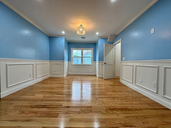 3rd image of 25 Herbert St Floor 2