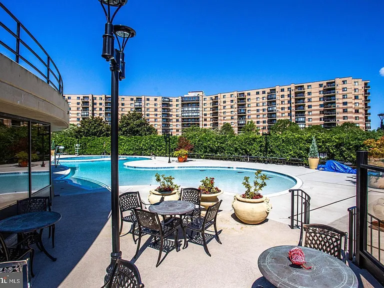 8370 Greensboro Dr #216 — Photo 49