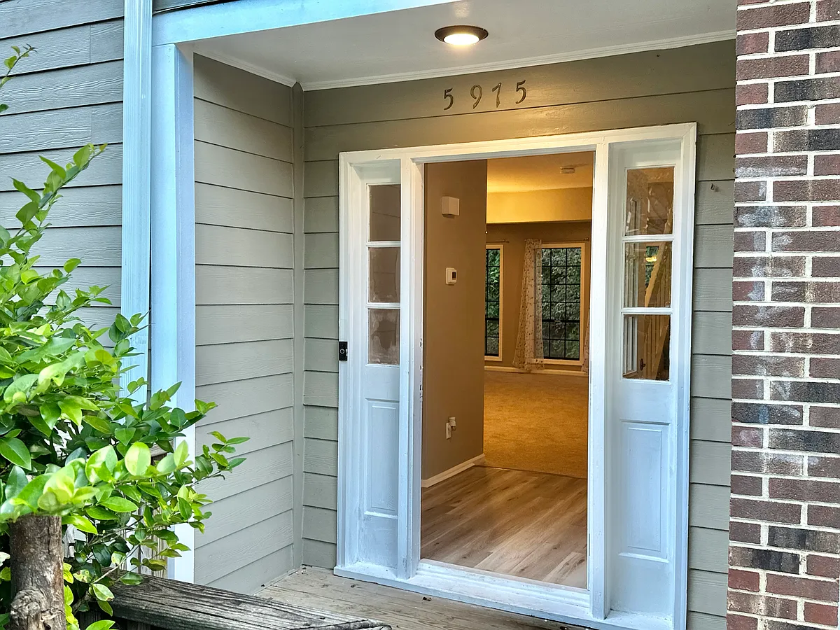 Building Photo - 5975 Dixon Dr