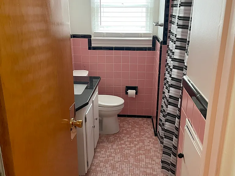 729 N Vermont Ave — Photo 3