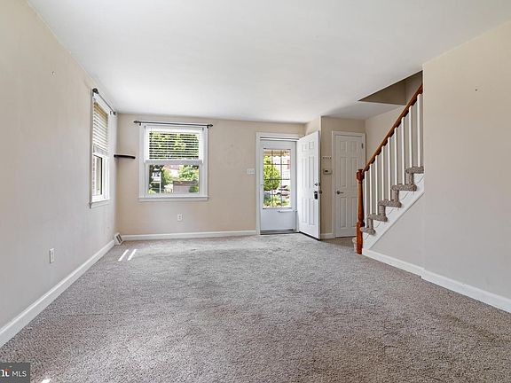 5th image of 320 Lakeview Dr