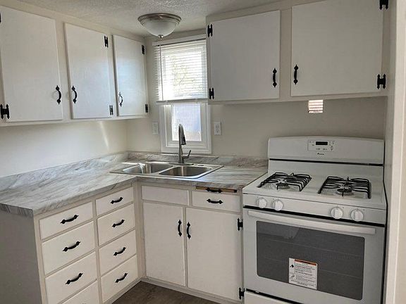 2nd image of 3660 Olive St