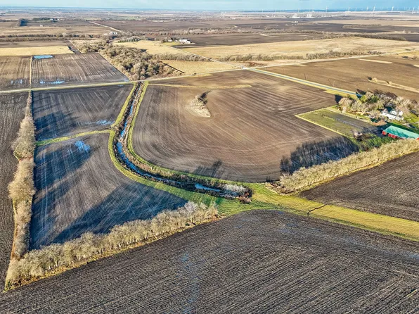 14202 E 3000 North Rd, Blackstone, IL 61313