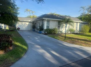 245 Lanchester Ct, Naples, FL 34112