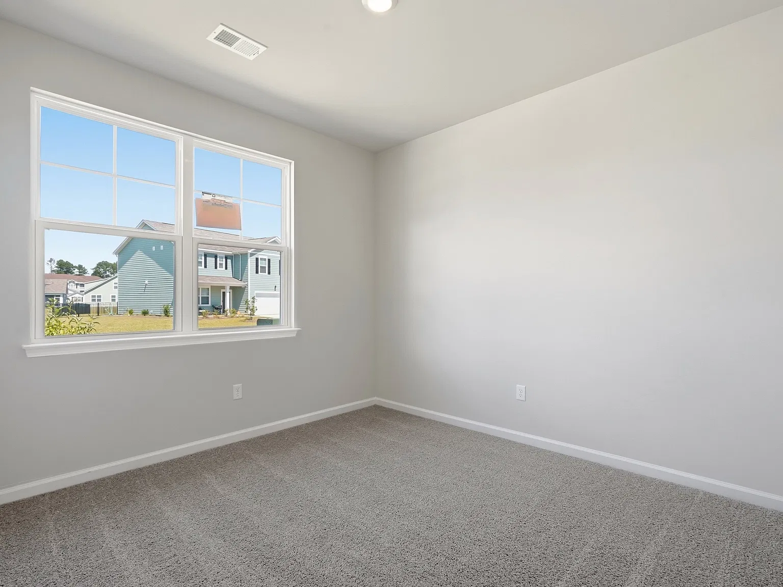4 bed, 1600 sqft, $2,400 — Photo 3