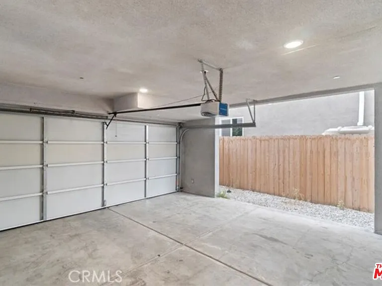 5645 1/2 Willowcrest Ave — Photo 22
