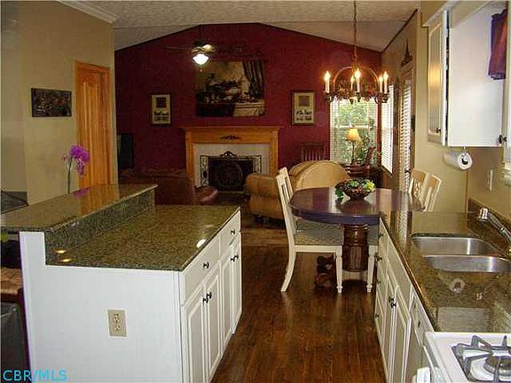 4th image of 7017 Pine Hollow Dr
