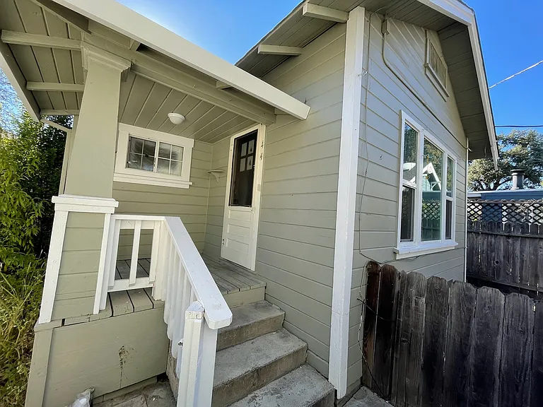18014 Riverside Dr #4 — Photo 1
