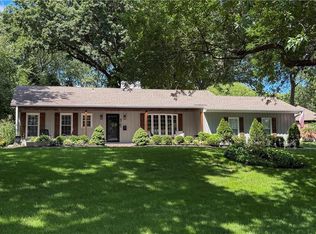 9704 Manor Rd, Leawood, KS 66206