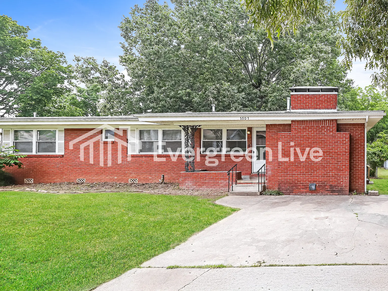 3 bed, 1.5 bath, 1543 sqft, $1,045 — Photo 2