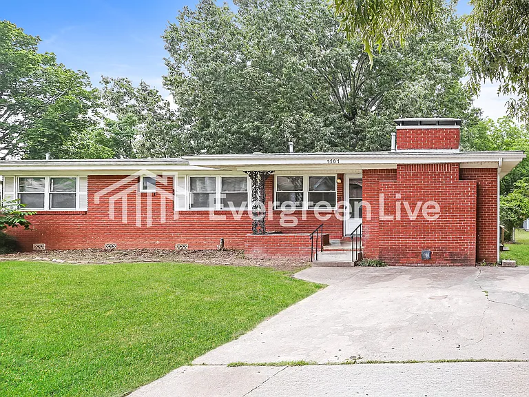 5707 Meadowbrook Ln — Photo 2