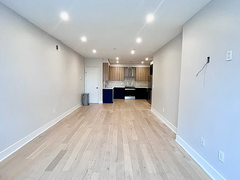 315 W Berks St #1 — Photo 5