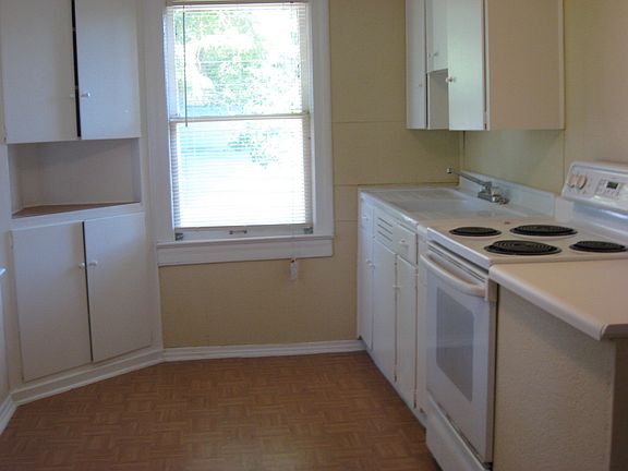2nd image of 922 King St