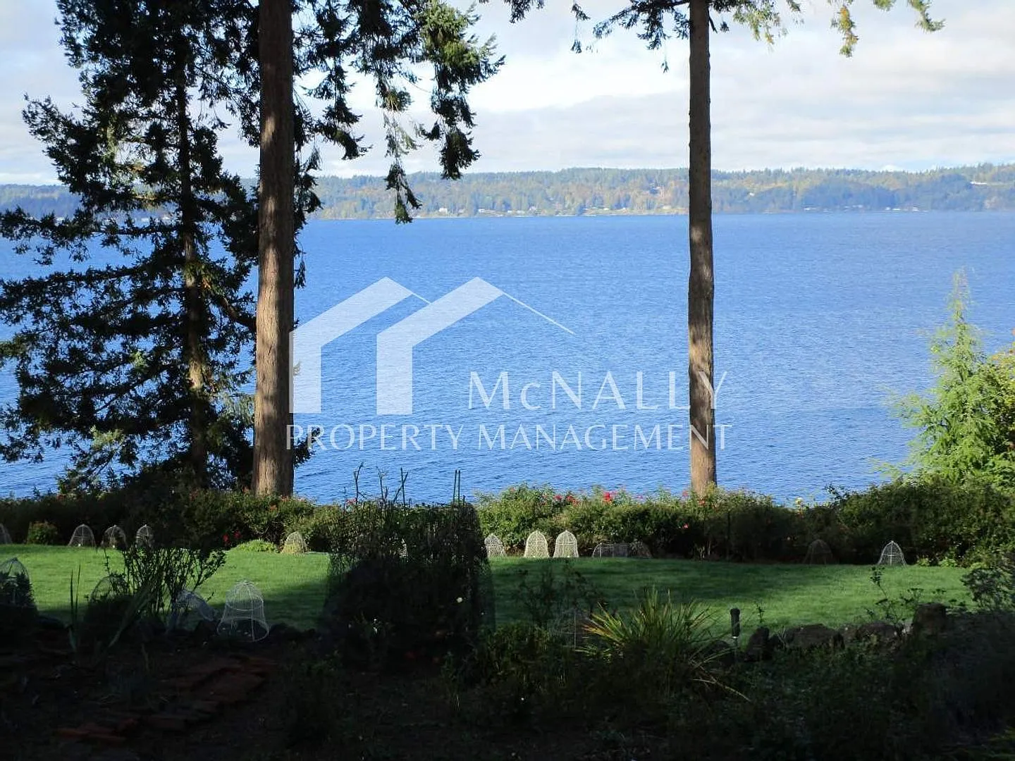 Waterfront Cottage in Gig Harbor — Photo 2