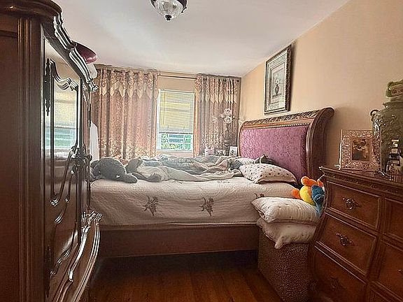 4th image of 2742 Bath Ave
