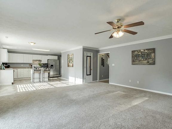 5th image of 823 Dowry Ln