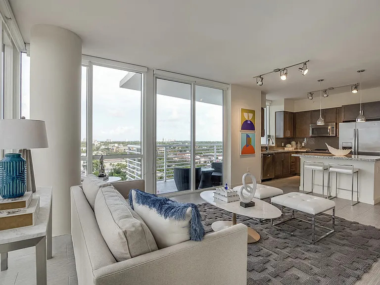 Our spacious apartment homes feature 9-12 foot ceilings