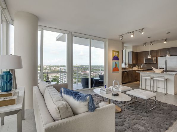 215 SE 8th Ave #640