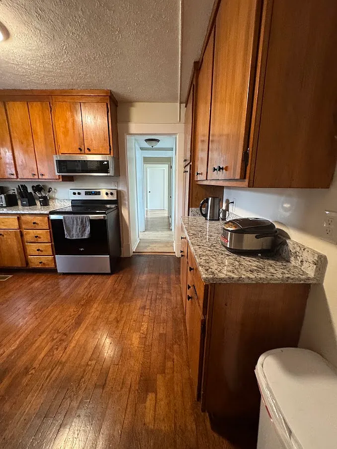 6 bed, 3600 sqft, $625 — Photo 3