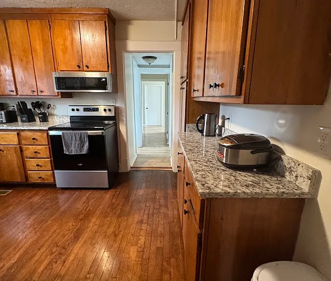 947 Hill St — Photo 3