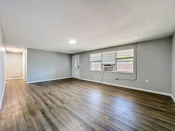 4th image of 702 21st Ave W #C