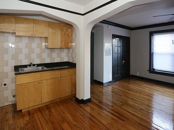 4th image of 846 W Montrose Ave APT 309