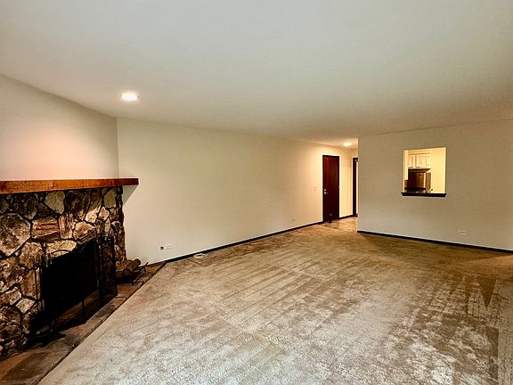 2nd image of 1365 N Sterling Ave #215