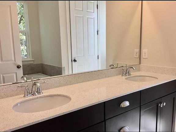 4th image of 273 Southern Oak Dr