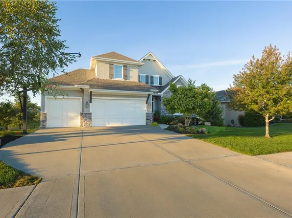 6762 Arapahoe Dr, Shawnee, KS 66226