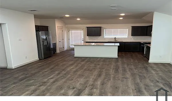 4 bed, 2139 sqft, $3,500 — Photo 4