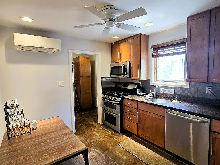 592 Forest St #1 — Photo 14