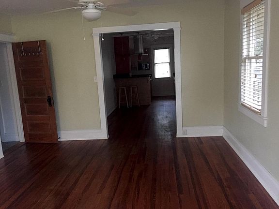 4th image of 1018 Elm Ave