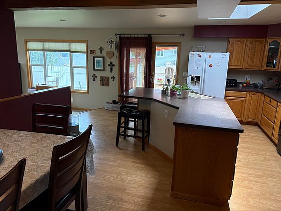 4th image of 329 Cedar St